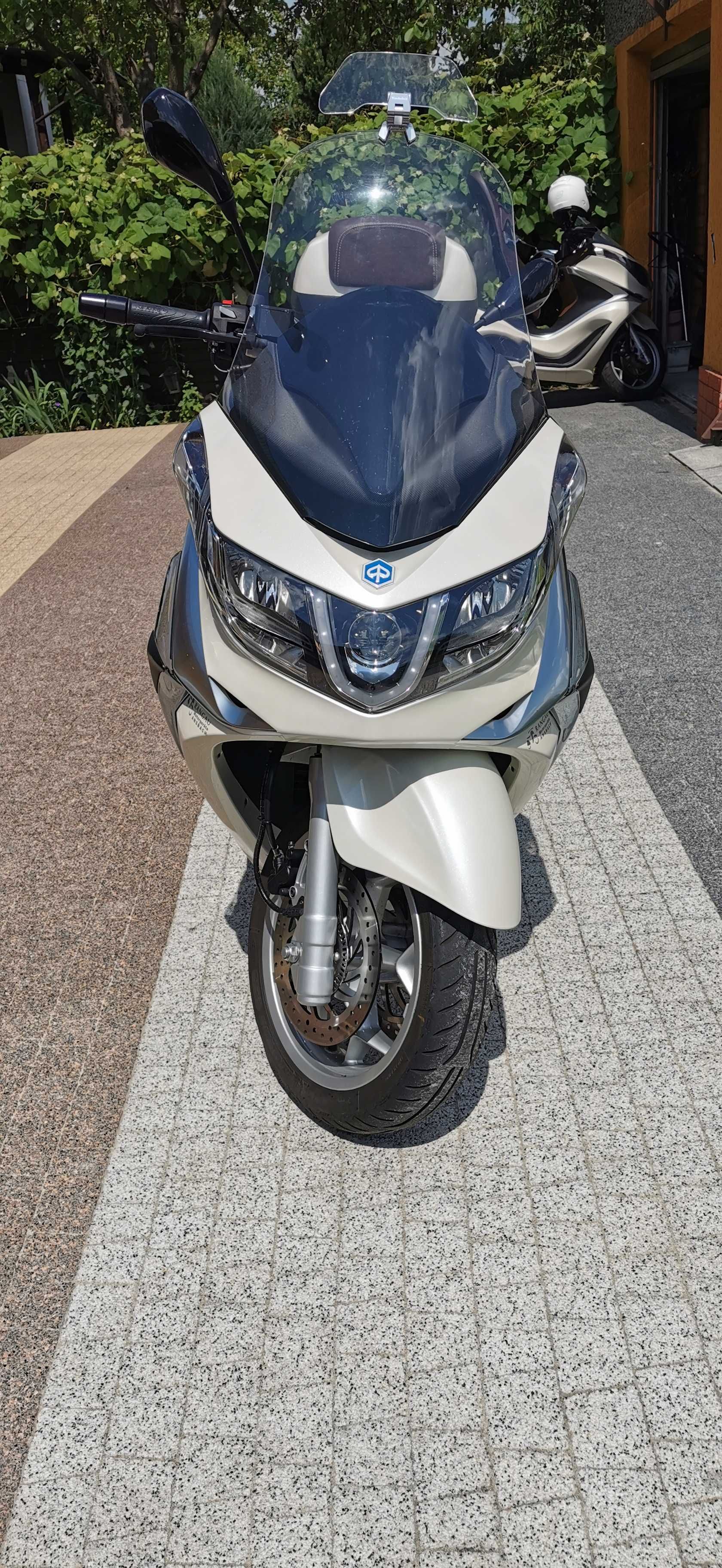Piaggio X10 13tyś. przebiegu! JAK NOWY Pojemność 500cm3.
