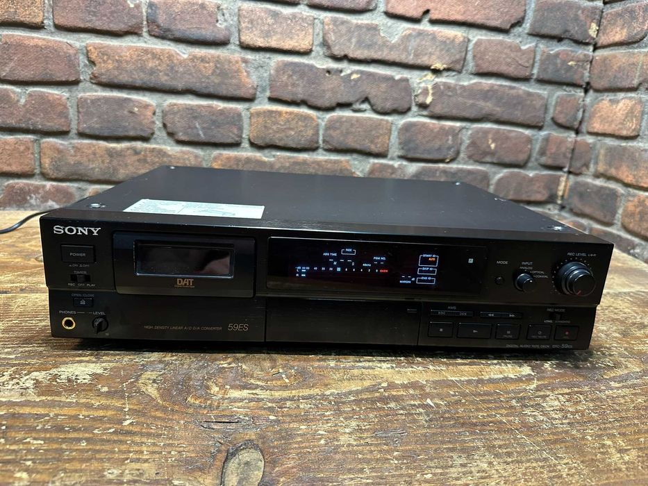 Magnetofon Cyfrowy  Sony DTC 59 ES, DAT
