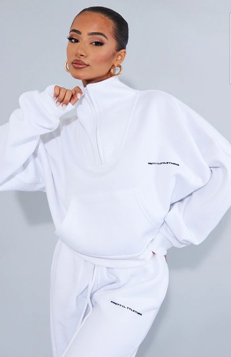 Білий світшот на півзастібці з кишенькою від PrettyLittleThing