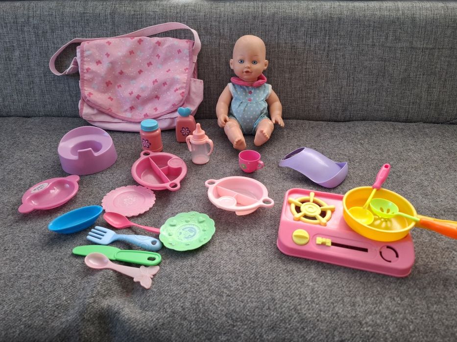 Krzeselko do karmienia z  lalką i akcesoria