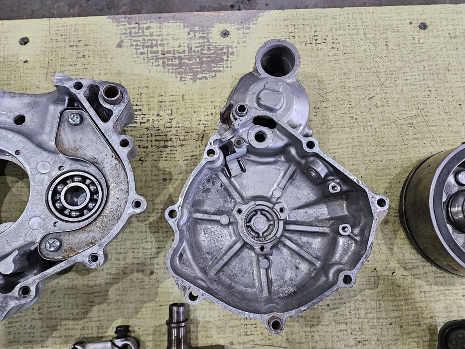 Suzuki LTZ DRZ 400 części, karter, dekiel, magneto, wał czujnik biegów