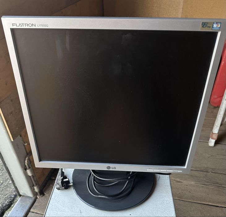 Монітор LG Flatron L1750SQ-SN