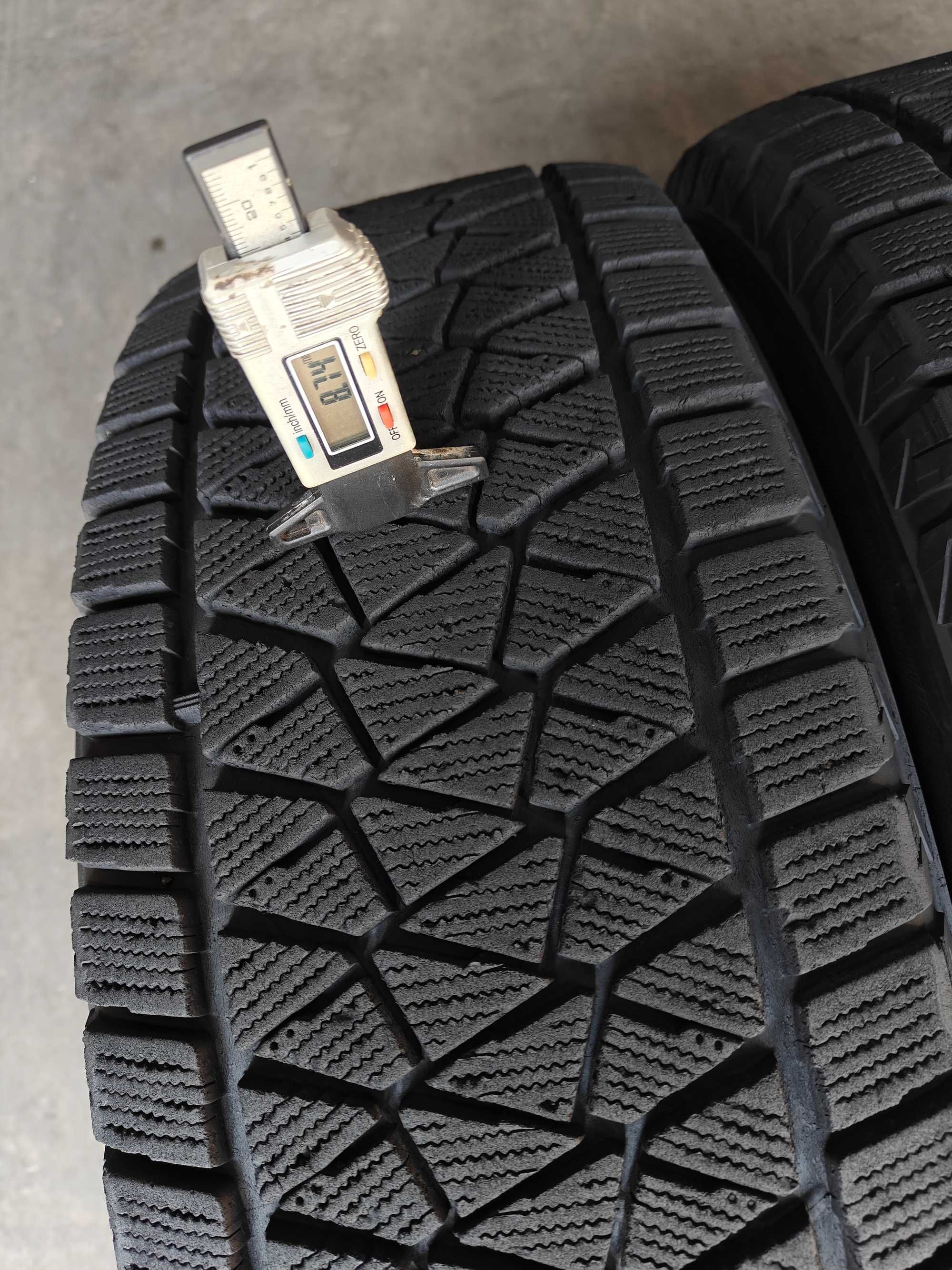 R16 255 70 шини зимові Bridgestone Blizzak DM-V2 арктичні липучки