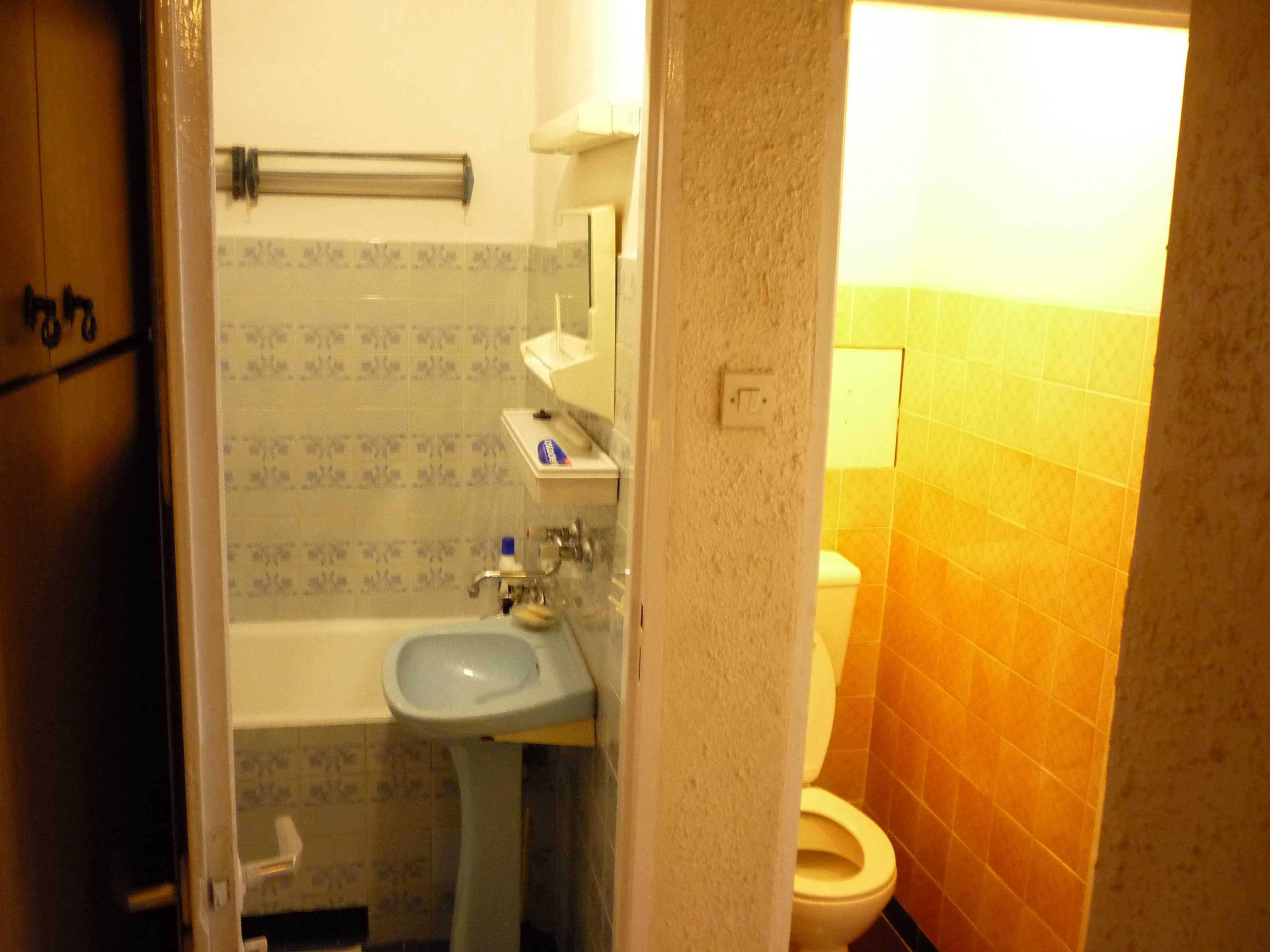 Wynajmę 2 pokoje w mieszkaniu 3 pokojowym na ulicy Paganiniego