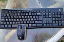 Klawiatura logitech bezprzewodowa  stan dobry  (dział)