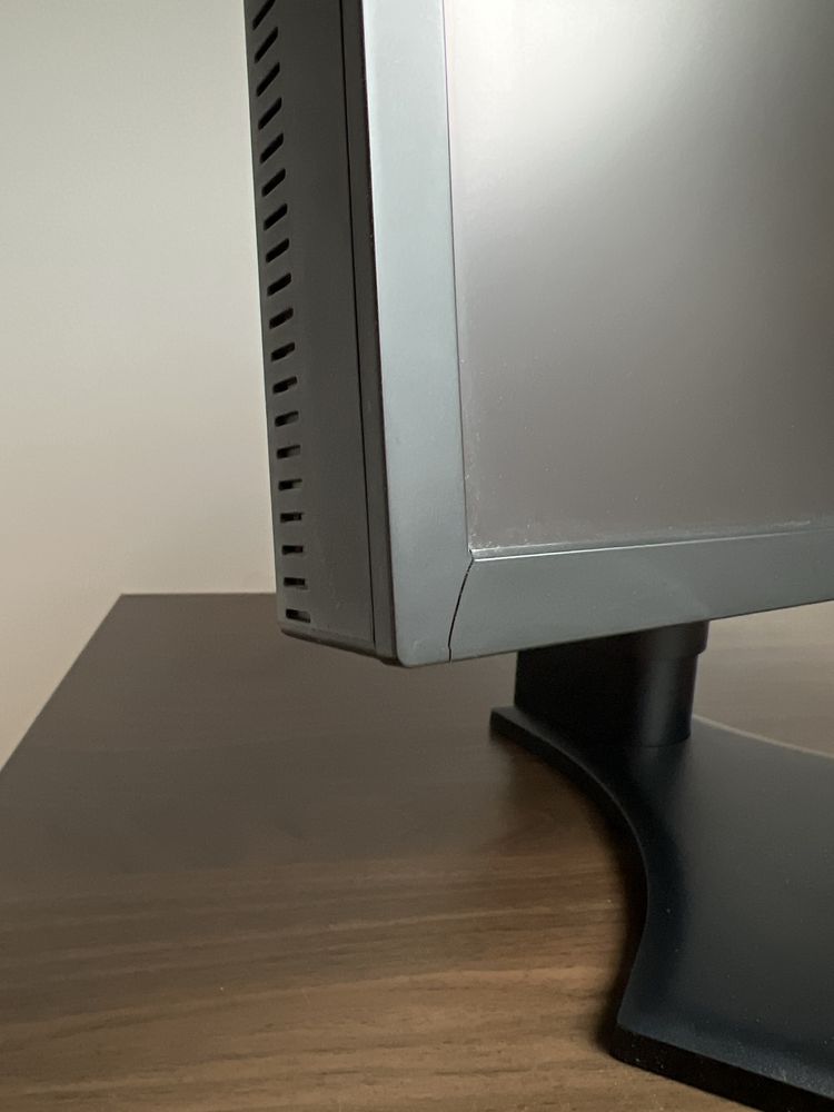 Monitor NEC Multisync 2090UXi
