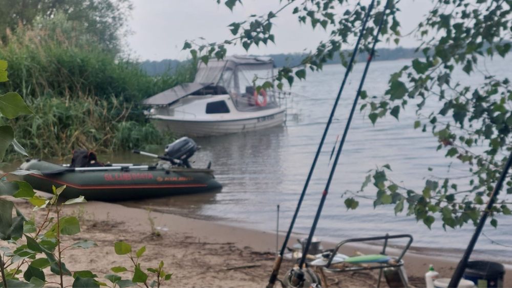 Łódź kabinowa z wózkiem