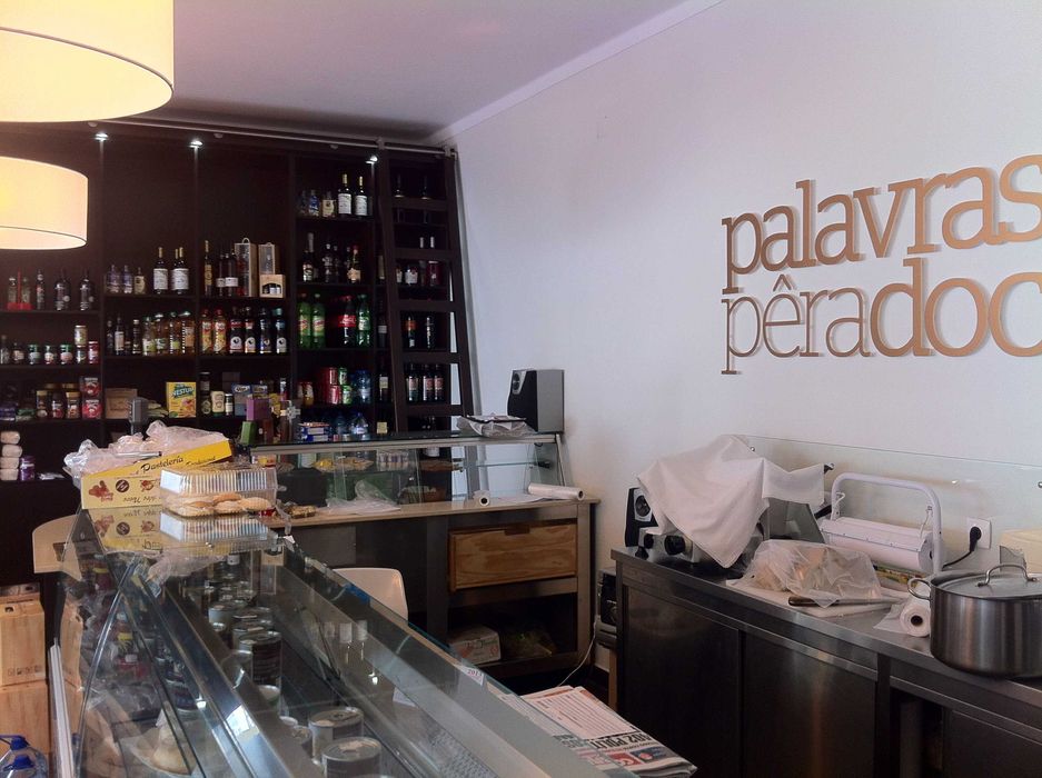 Móvel Expositor MDF Mogno