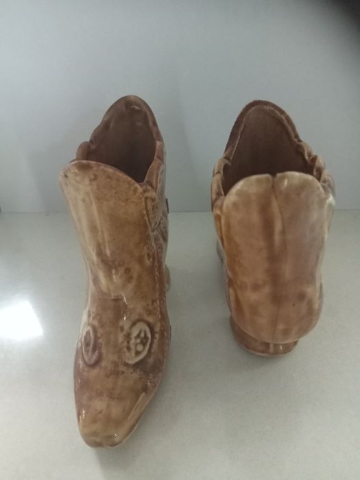 Сувенирные сапожки из керамики