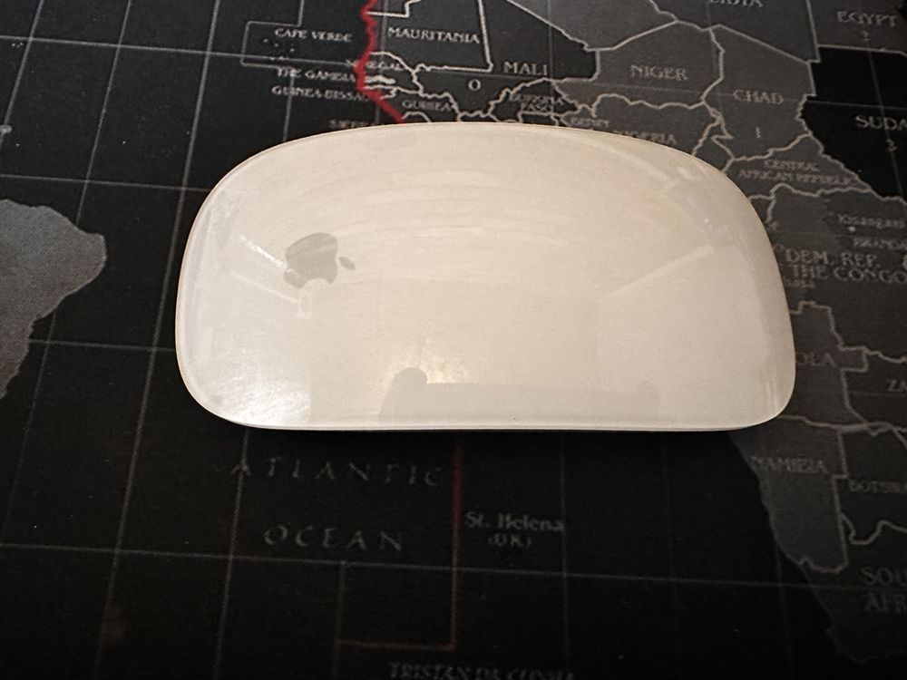 Apple Magic Mouse первого поколения