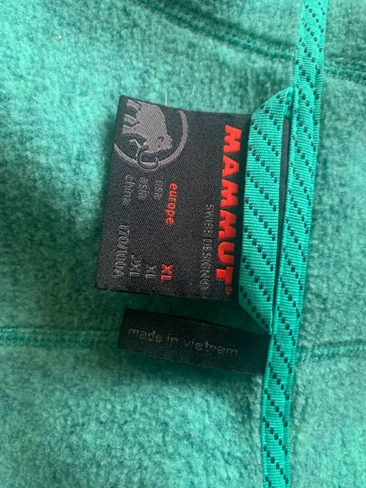 Худи вид бренду  MAMMUT машинная вязка,на флисе