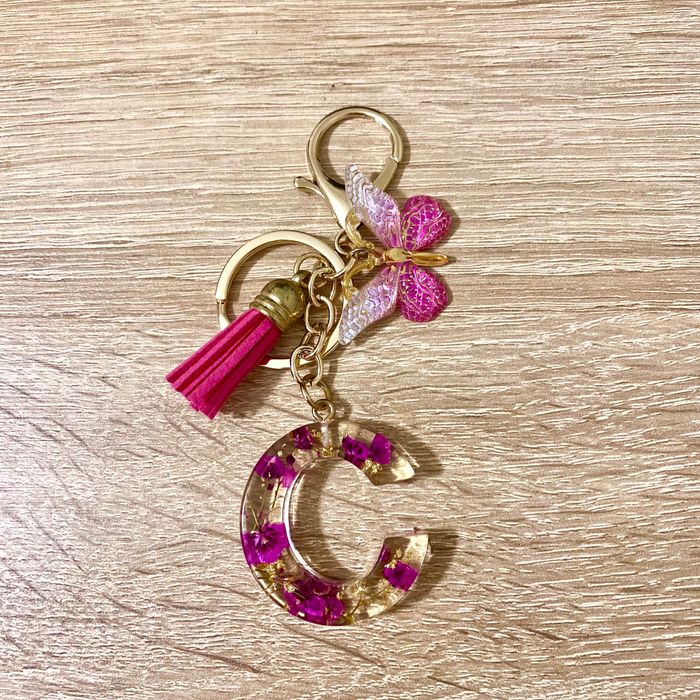 Brelok do torebki z literą „C”