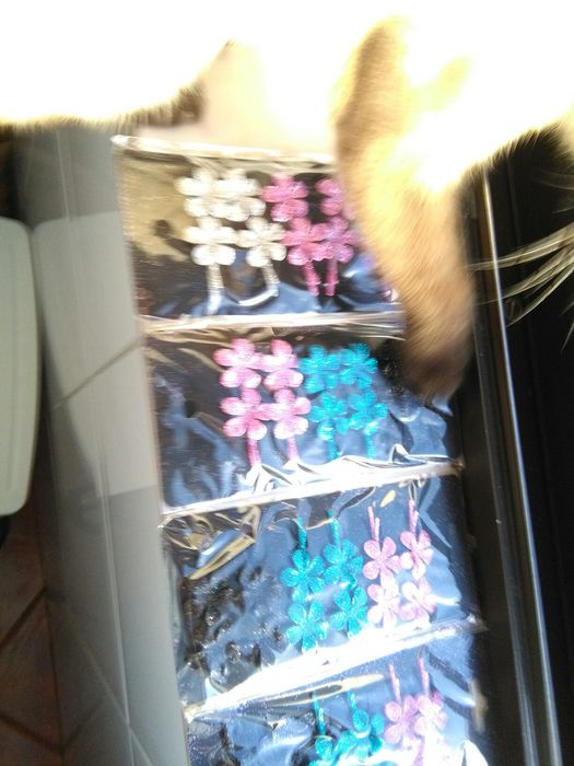 Ganchos com Glitter Roxo,preto,azul ePérolas,banana cabelo prateada.