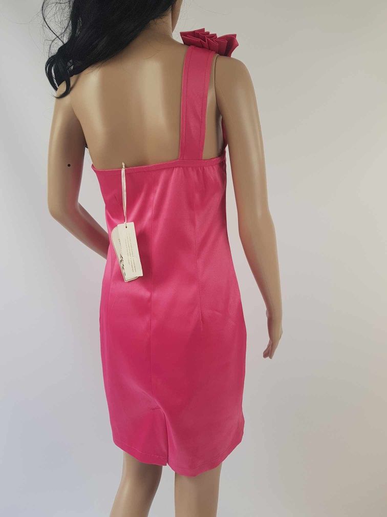 Nowa różowa sukienka satynowa asymetryczna dopasowana Aura Boutique S
