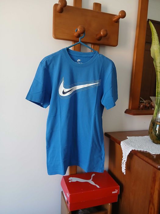 2 t-shirts Nike e Fila  12/13 anos