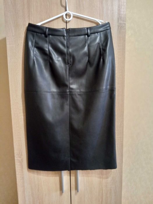 Жіноча шкіряна спідниця
