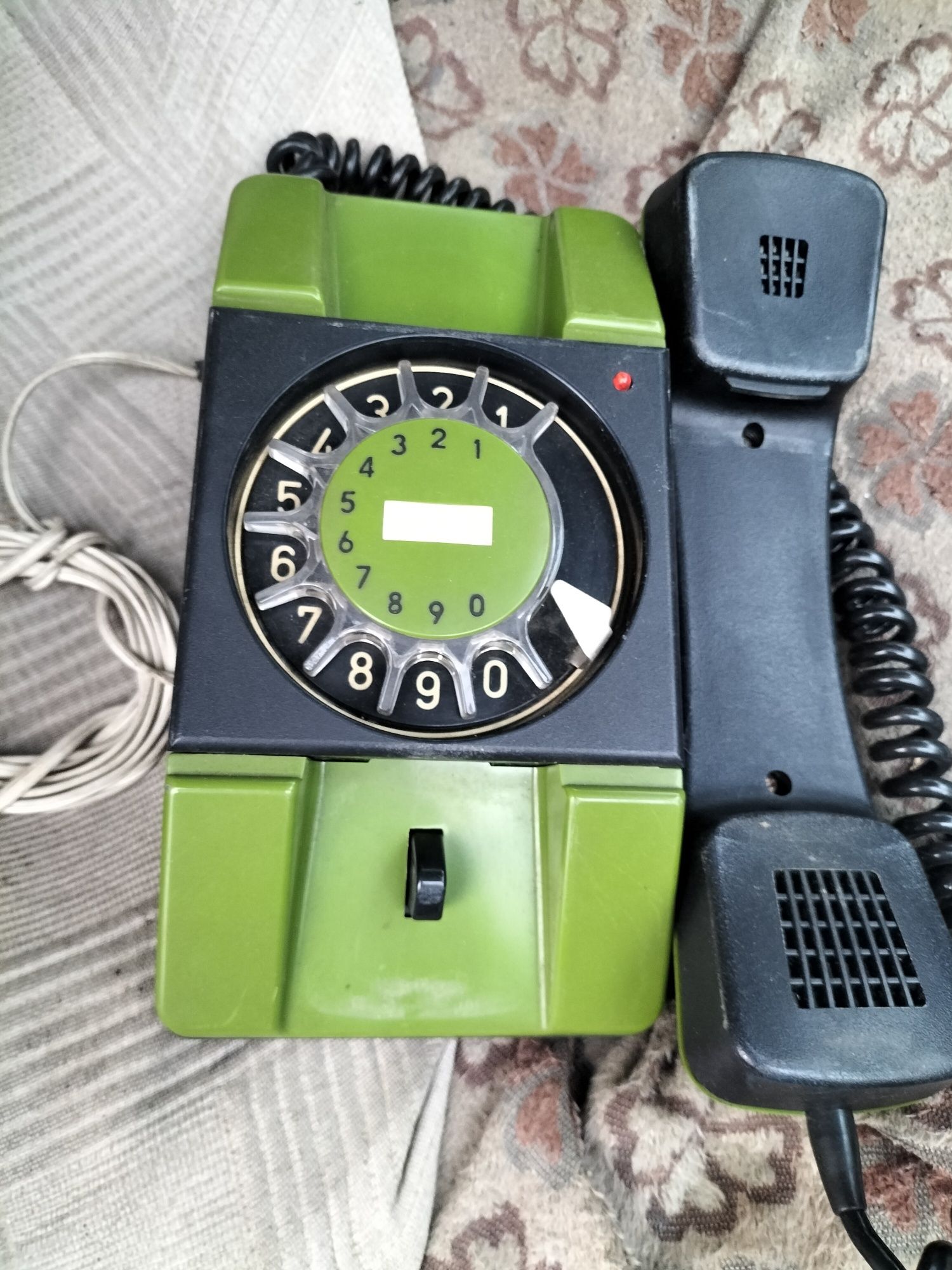 Telefon stacjonarny tarczowy zielony z świata prl-u