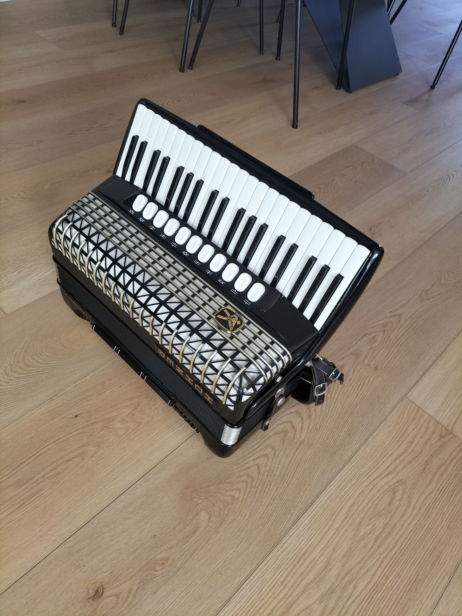 Akordeon HOHNER ATLANTIC IV N De Luxe  120 basow,4 chóry ,stan IDEALNY