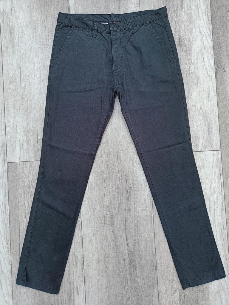 Czarne spodnie męskie proste chinosy, rozmiar L/40 [W34, L32]