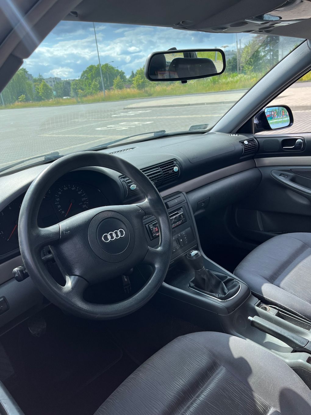 Audi A4 9 lat w rodzinie, zrobiony przegub oraz lewa końcówka drążka