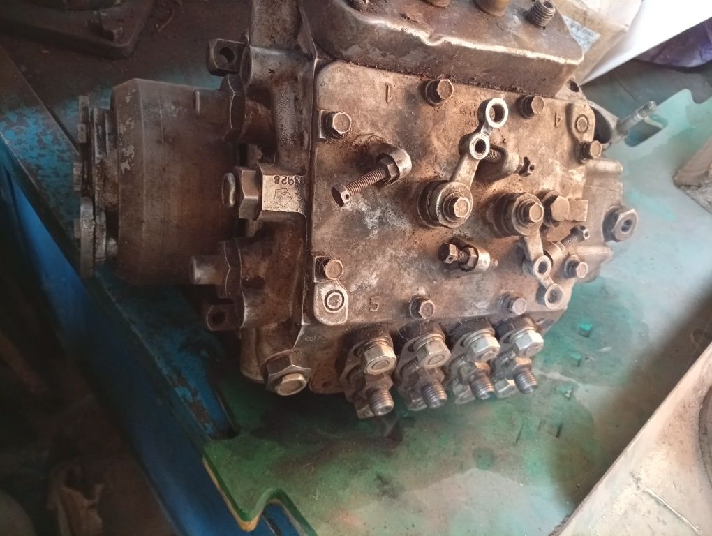 Продам паливний насос автомобіля камаз