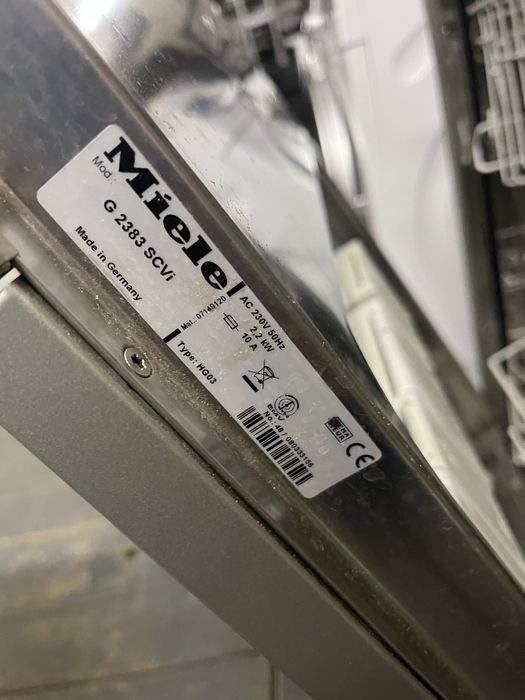 Посудомийна машина Miele під забудову