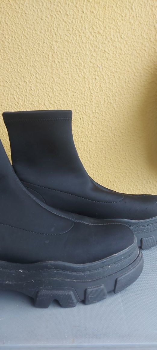 Bota Bershka 38 Preta