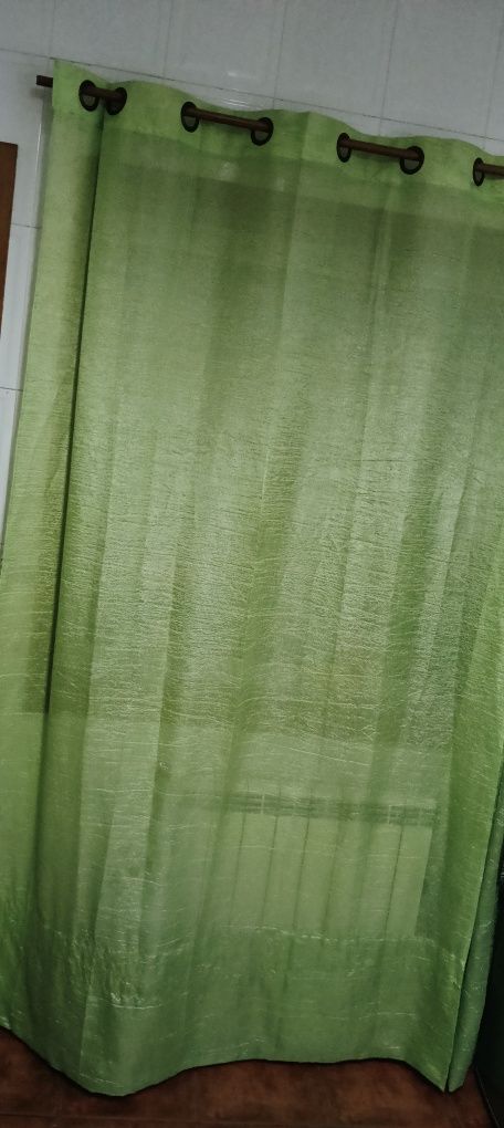Conjunto de 2 cortinados em verde alface