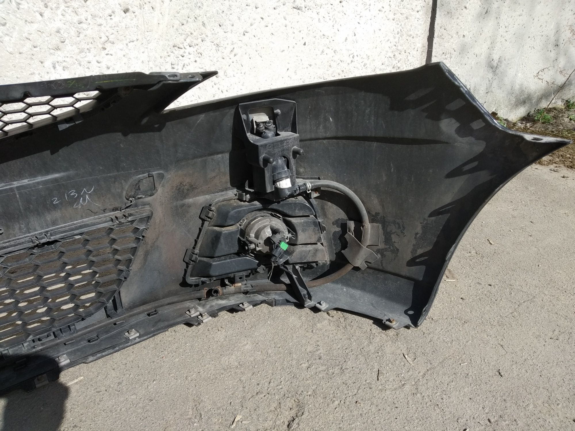Бампер передній Mazda 5 2005-2009