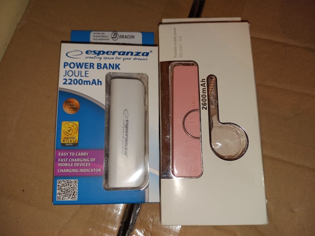 Zestaw 3x powerbank, ładowarka samochodowa, adapter