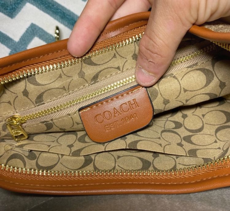 Hamptons Hobo Bag In Signature Canvas