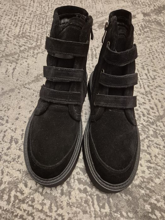 Зимові чоботи жіночі  Нові натуральна замша 40 р.