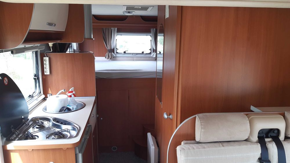 Wynajem Kamper Mc Louis 4 osoby wyjazdy jesień rowery