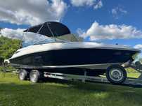 Motorówka SEA RAY 220 SUNDECK 100 MTH  idealna nowa przyczepa