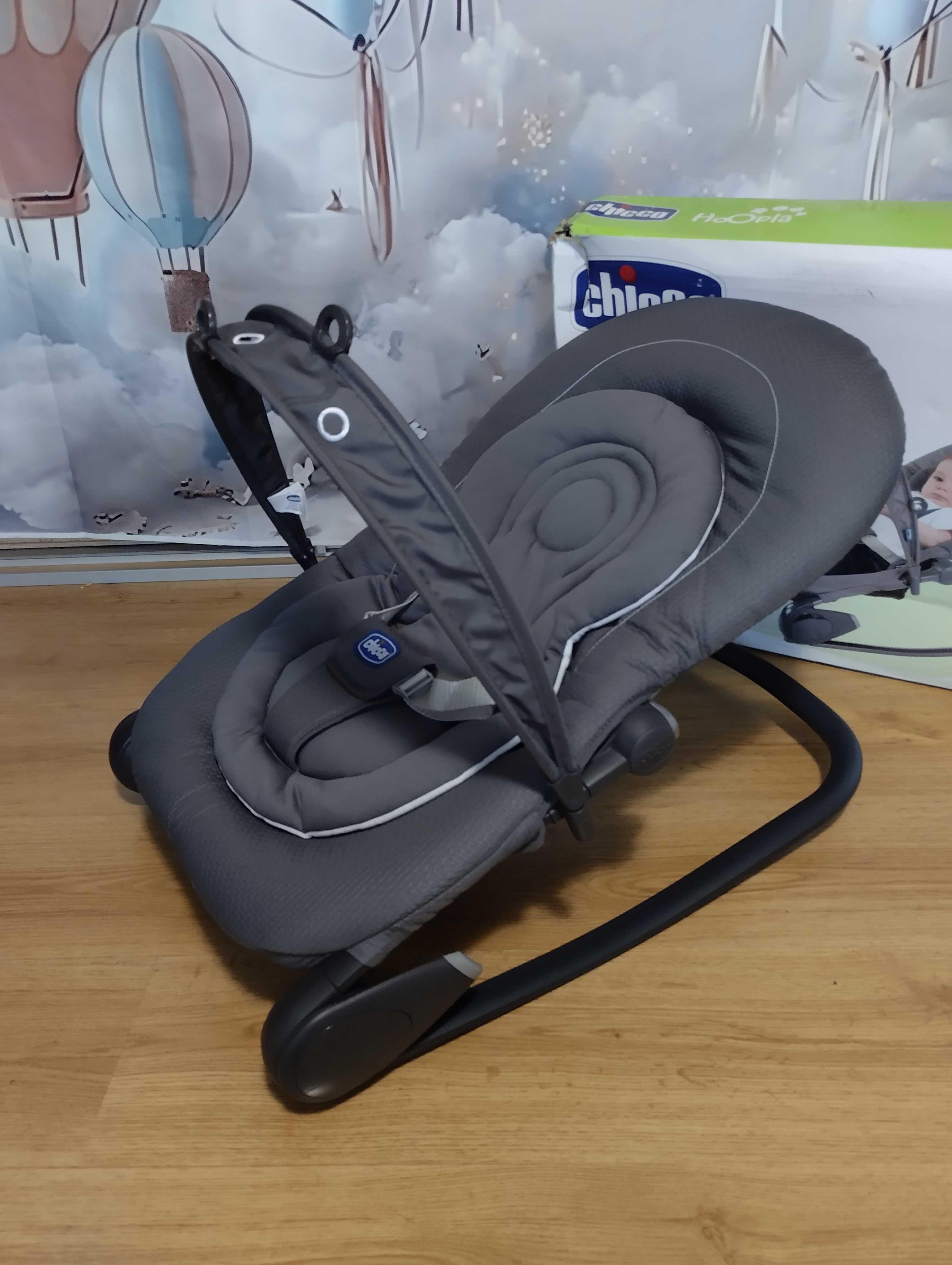 Chicco Leżaczek Hoopla Moon Grey do 18 kg z pałąkiem i zabawkami