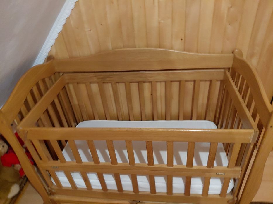 Дитяче ліжечко для немовлят