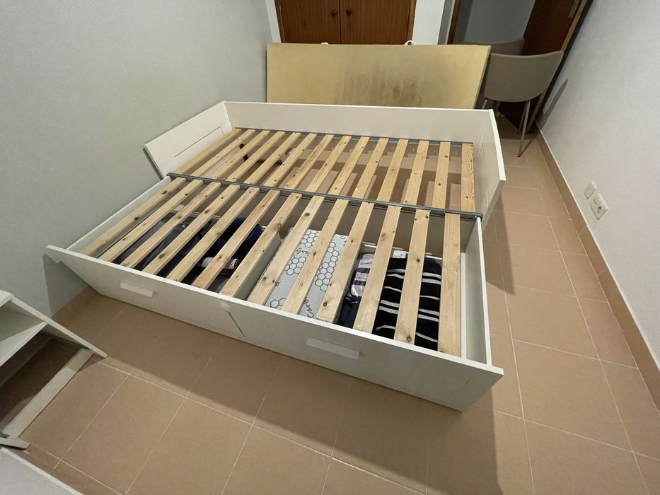 Cama extensível com gavetas
