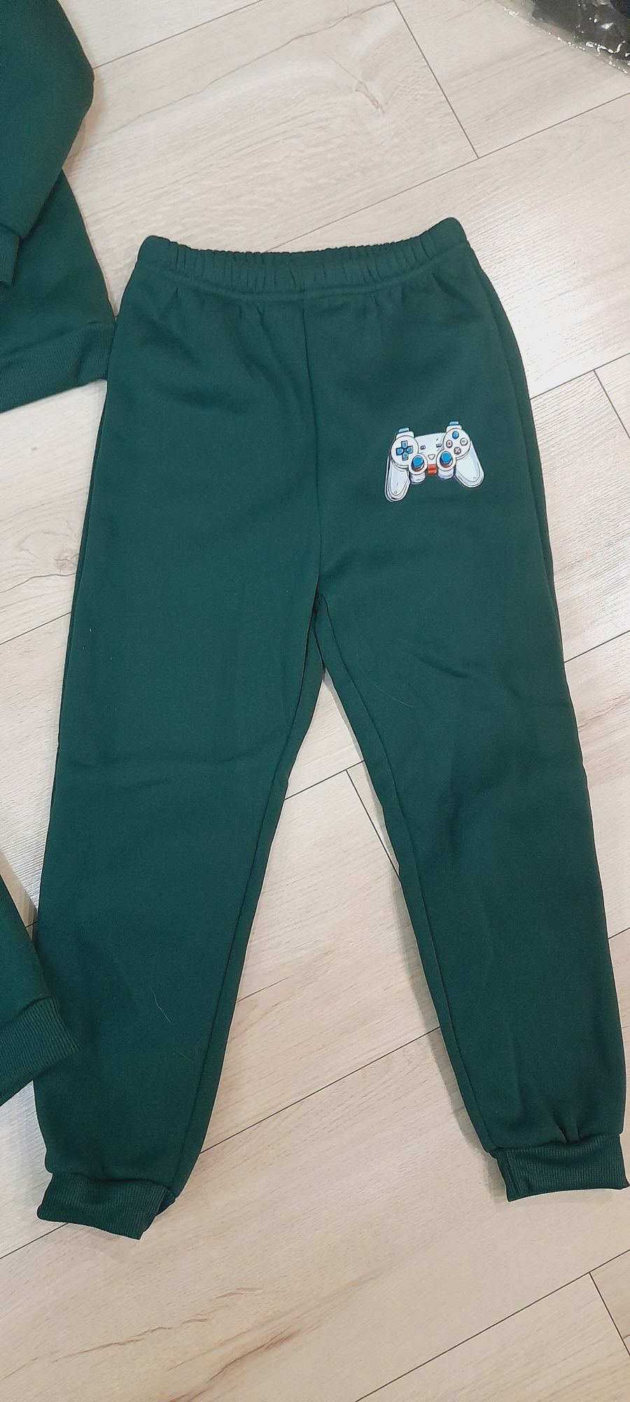 Nowy komplet bluza spodnie kamizelka dres ciepły 110-116, 5-6 gra pad
