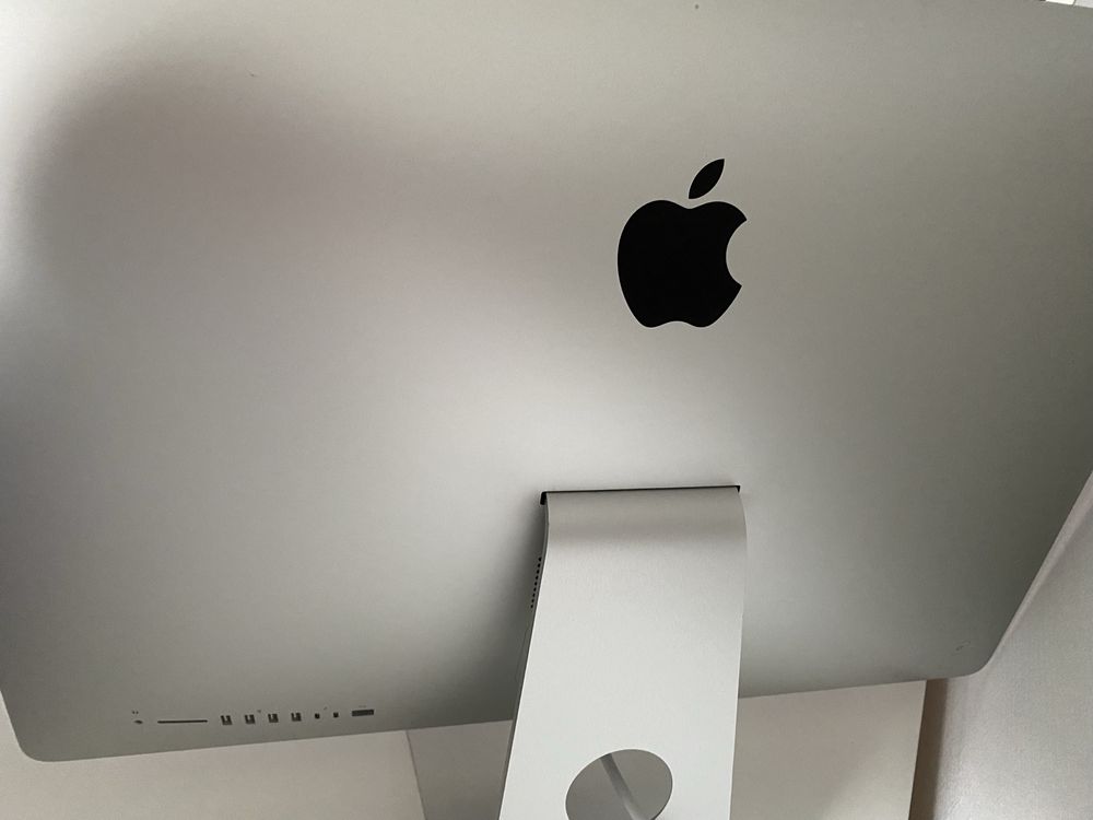 iMac Retina 5K, 27-inch, 2020 (i7, 32Gb, Radeon 5500 XT)
