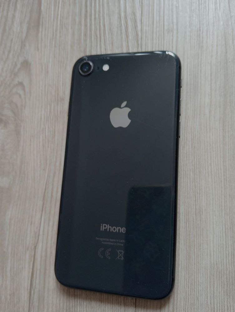 iPHONE 8–64GB usado, mas pronto a usar