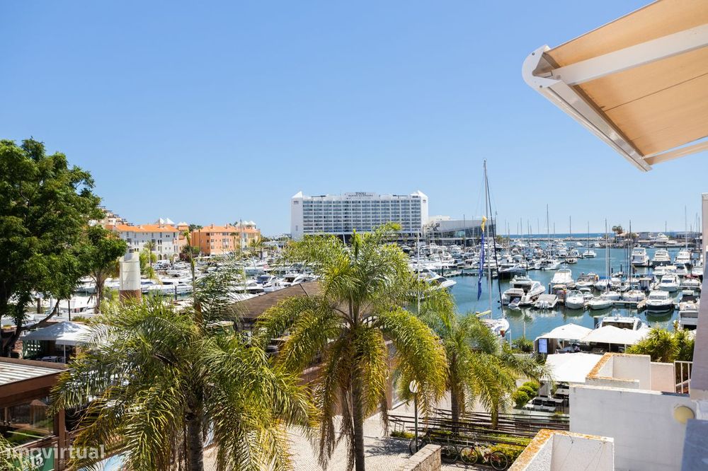 Luminoso e Moderno Apartamento no Condomínio Jardim Marina, como Novo,