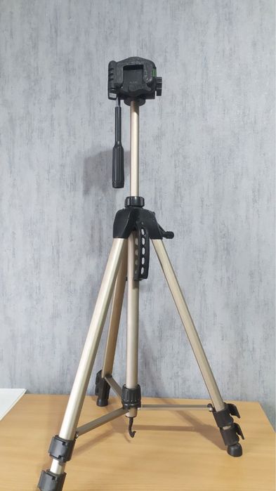 Штатив тринога для фотоаппарату максимальна висота 140 см