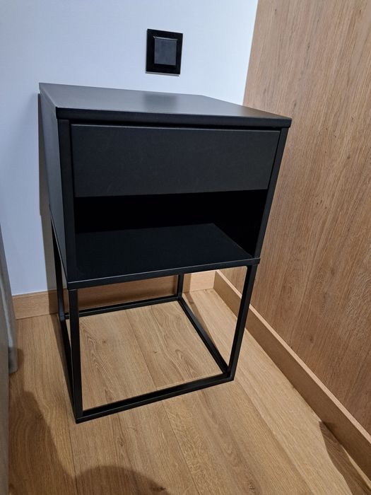 Półka nocna/ stolik Ikea Vikhammer czarny