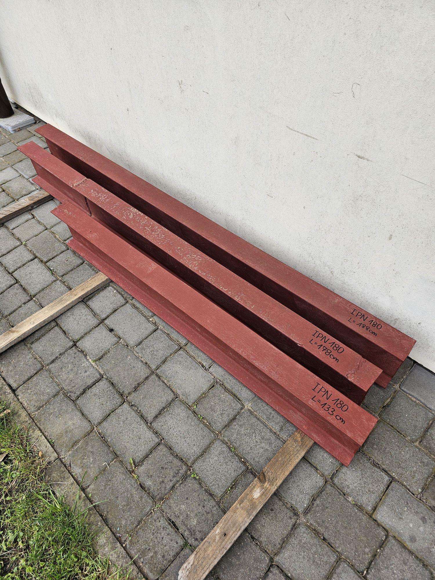 Dwuteownik stalowy IPN 140, 160, 180
