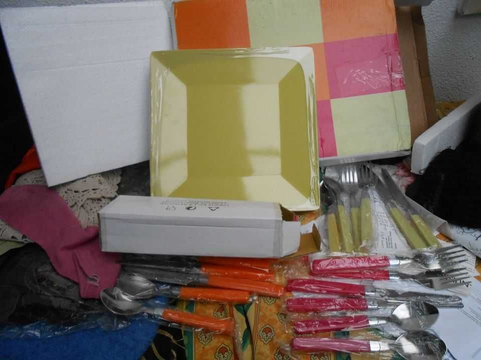 Conjunto pratos e talheres novos