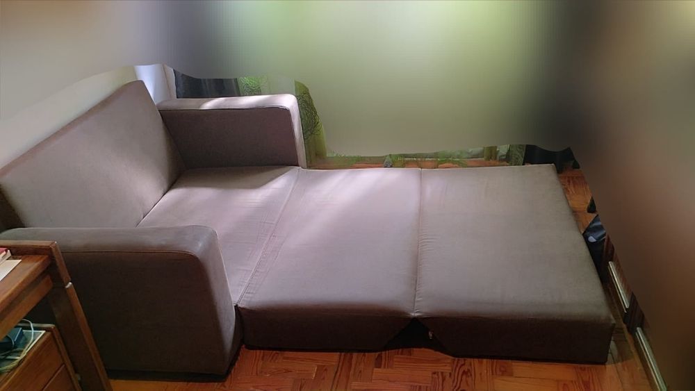 Sofá-Cama castanho de 2 lugares em camurça sintética