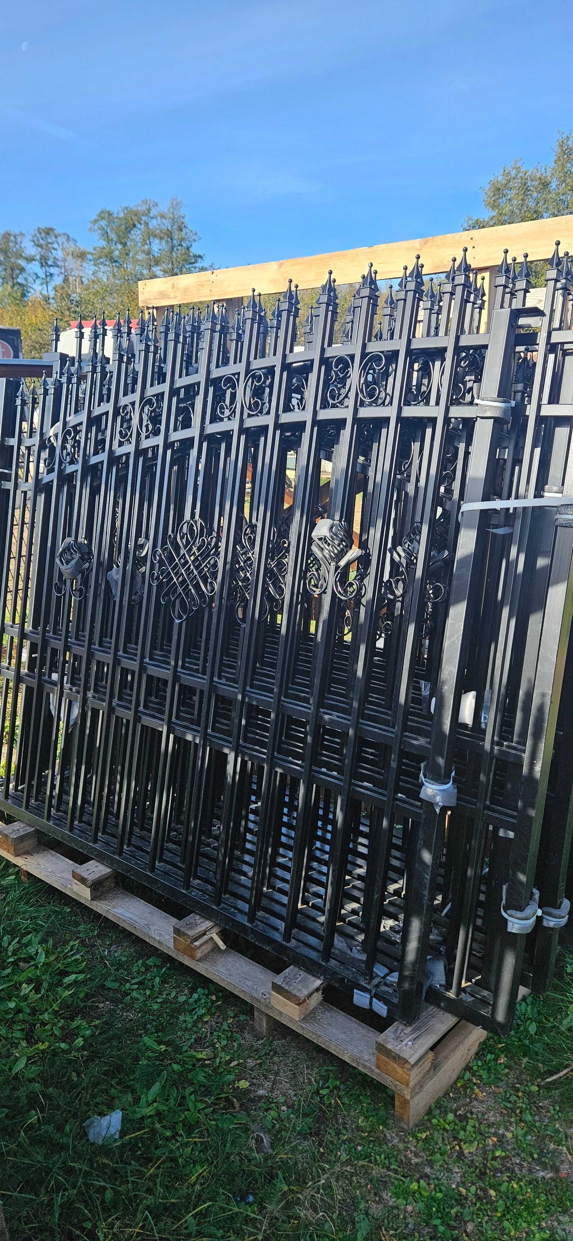 Brama dwuskrzydlowa 4m 1,5h kuta malowana proszkowo