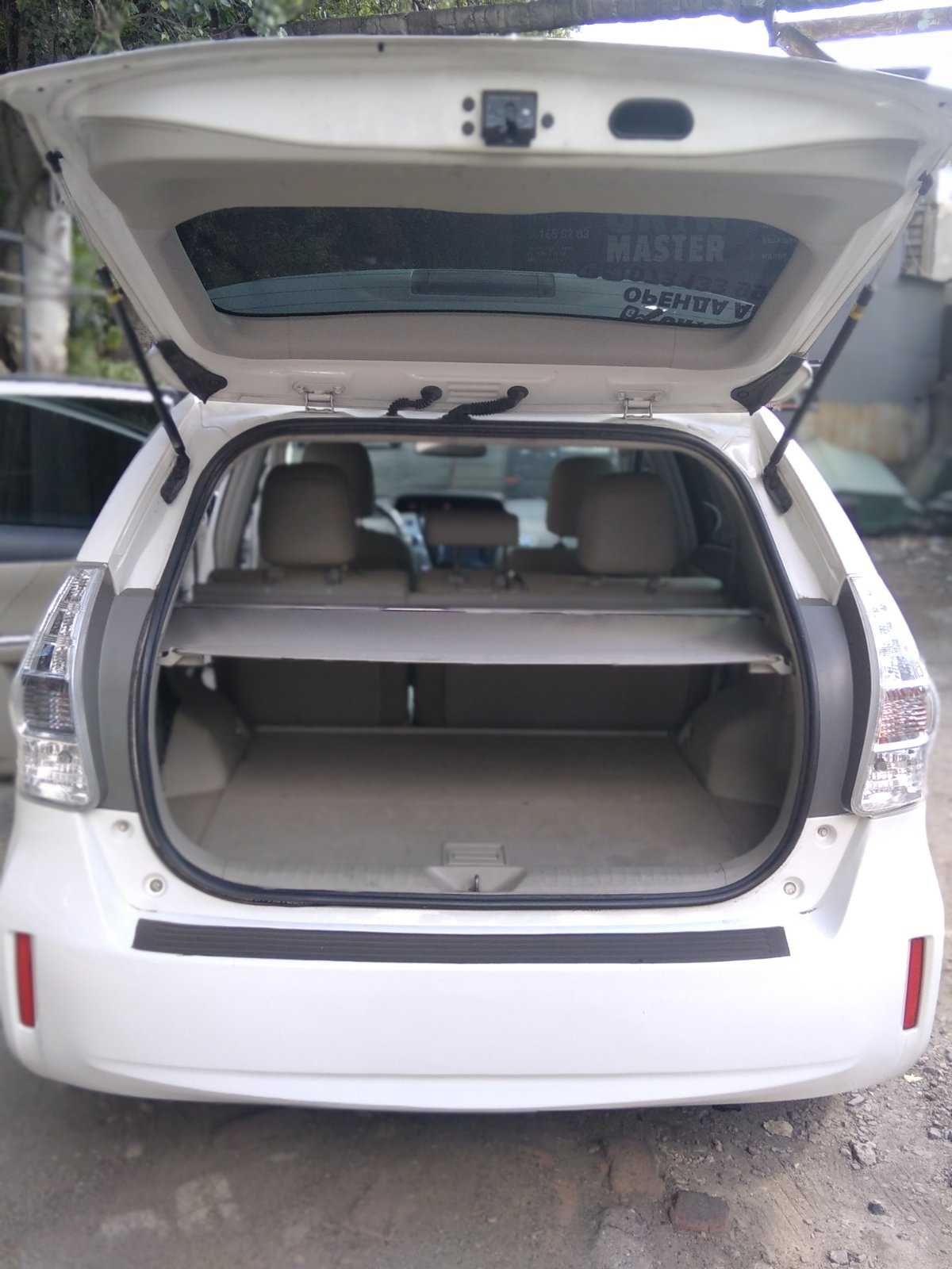 Сдам на довгострокову оренду Toyota Prius V гiбрид