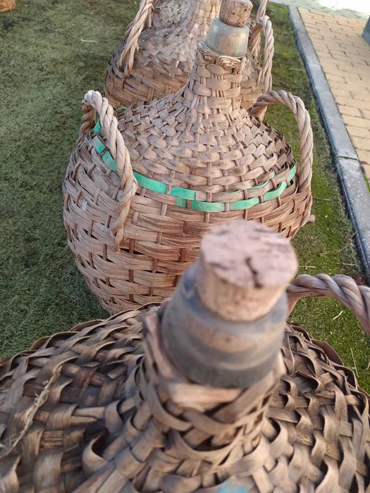 Garrafões de vidro empalhados de 20L e de 10L