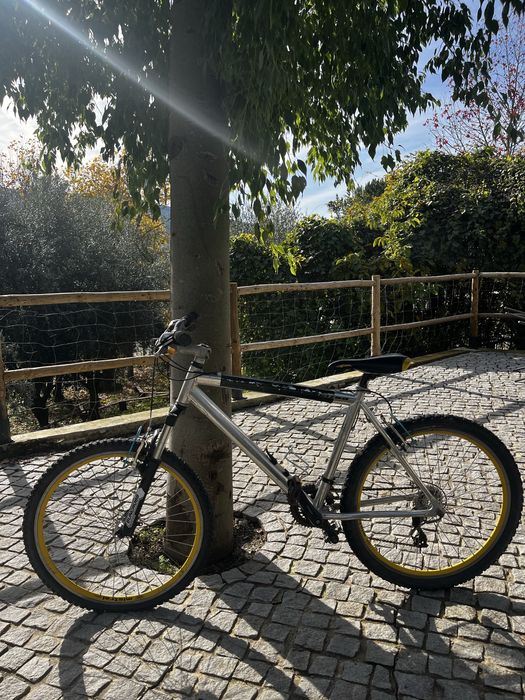 Bicicleta BTT 26" – Alumínio, Shimano, Pronta a Andar